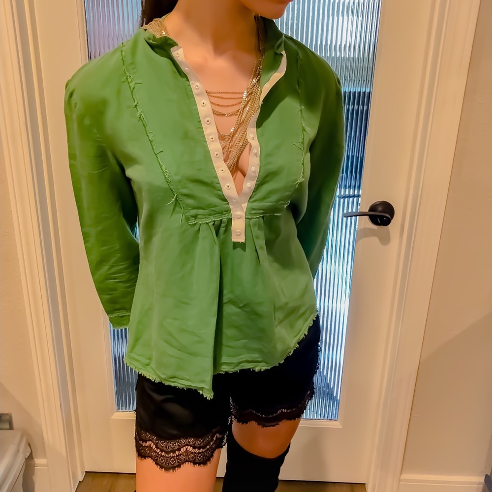 Green linen buttoned top